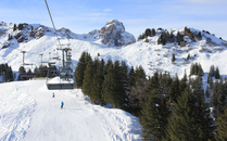 Sesselbahn über einer Skipiste im Winter | © Bergbahnen Flumserberg AG