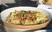 Grosser Teller Älplermagronen mit Röstzwiebeln | © Bergbahnen Flumserberg AG