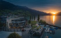 Hotel am Hafen mit Sonnenuntergang im Hintergrund über dem See | © Bergbahnen Flumserberg AG